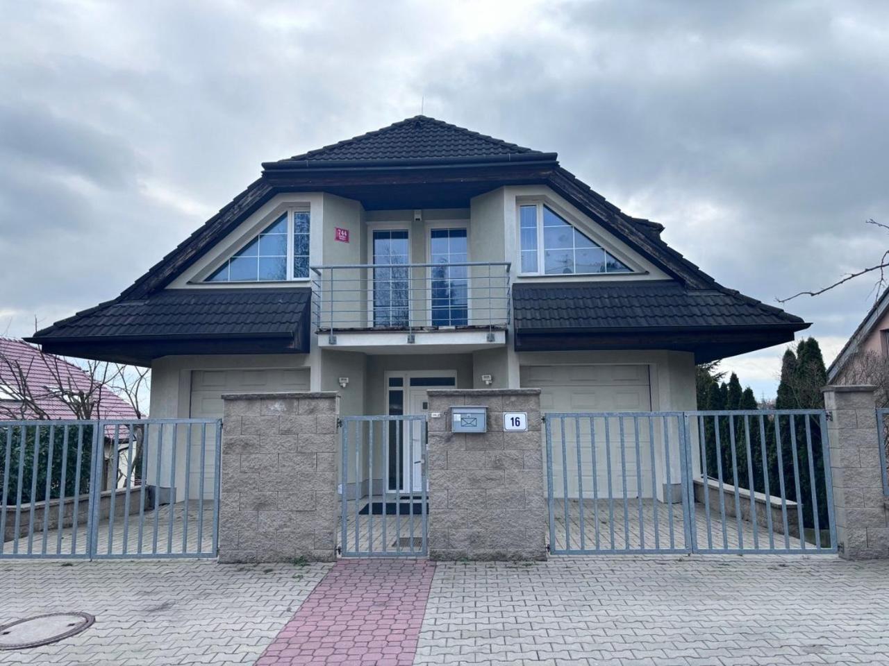 Diamondvilla, 4 Bedroom Apartment, Garden & Spa Prague Luaran gambar