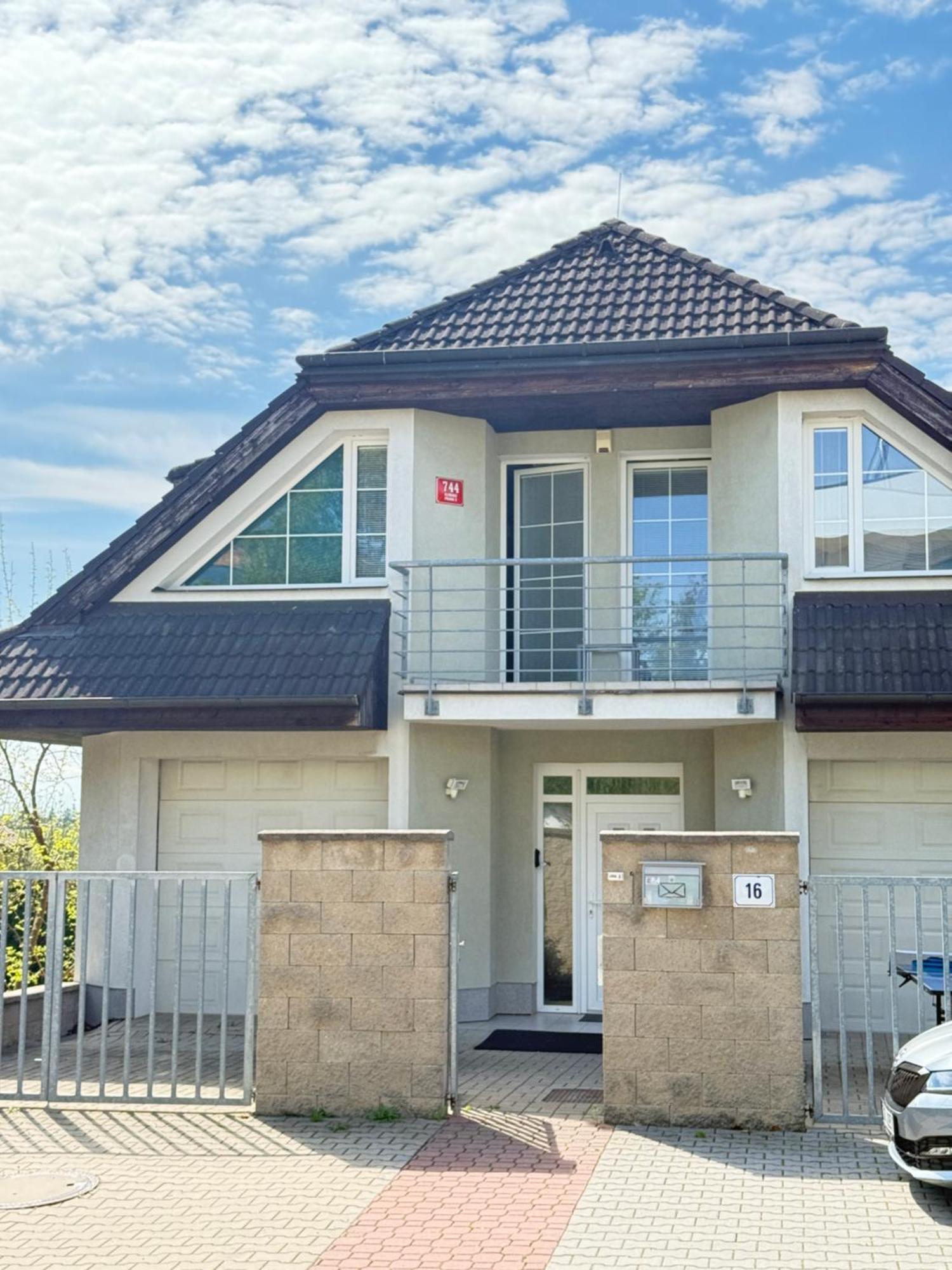 Diamondvilla, 4 Bedroom Apartment, Garden & Spa Prague Luaran gambar